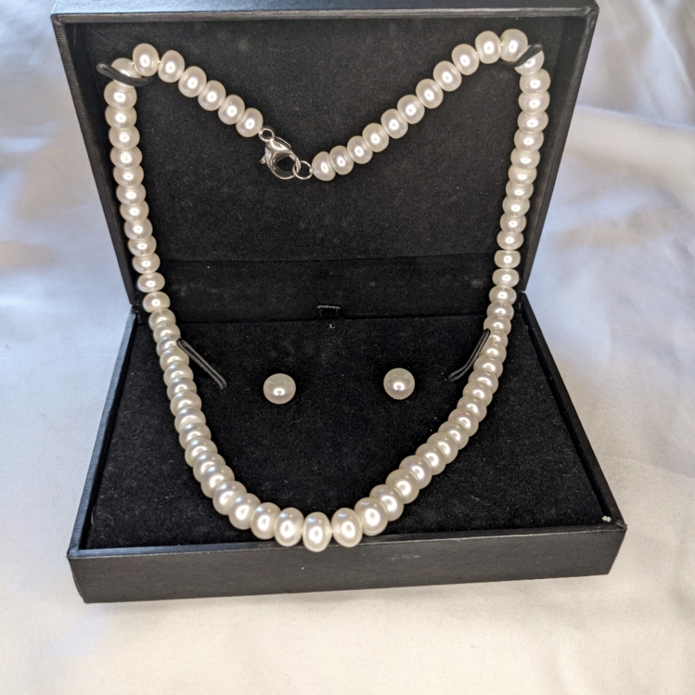 Honora pearl necklace and earring set